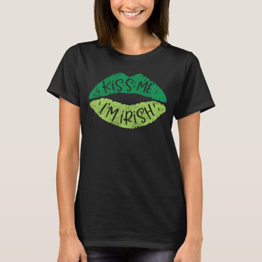 Kus me ik ben Ierse groene lippen St Patrick's Day T-shirt (Voorkant)