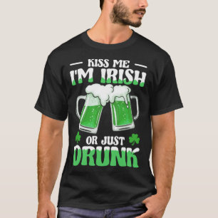 Kus me in het Iers of gewoon Drink groen bier St P T-shirt