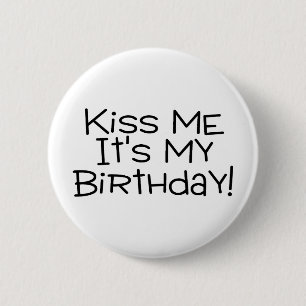 Kus me mijn verjaardag ronde button 5,7 cm