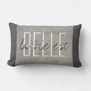 kussen met de " vie est belle " , met een citaat u