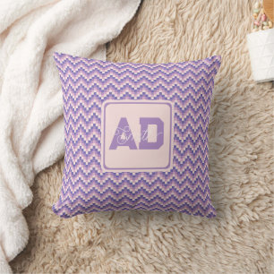 Kussen met vette monogram voor thuis decoratie