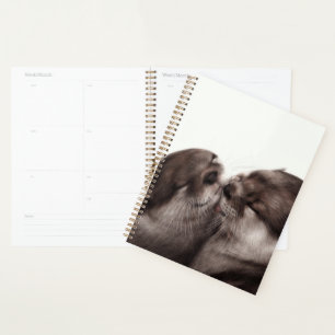 Kussende otters - met de hand geschilderde dierenk planner