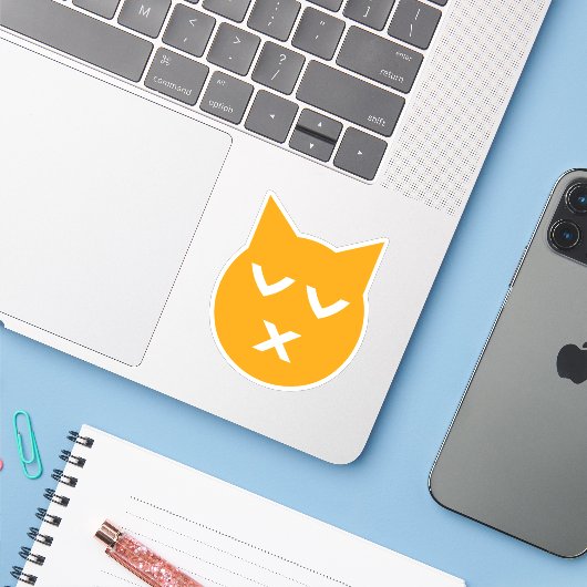 Kust met gesloten Eyes Emoji Cat Sticker (Laptop met iPhone)