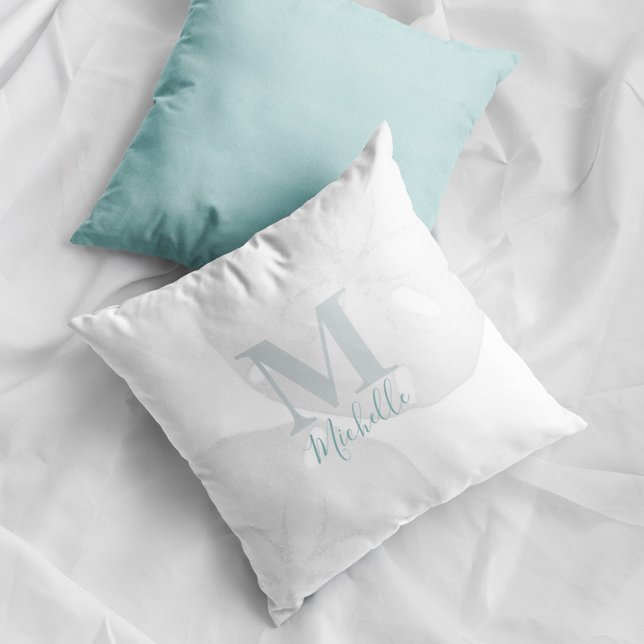 Kust Zanddollar Monogram Naam Kussensloop Kussen (Coastal monogram pillow with sand dollar design and personalized name beach house decor accent.)