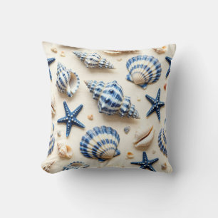 Kustblauw en witte schelpen en zeesterren kussen