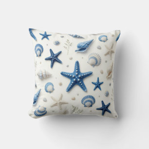 Kustblauw en witte schelpen en zeesterren kussen