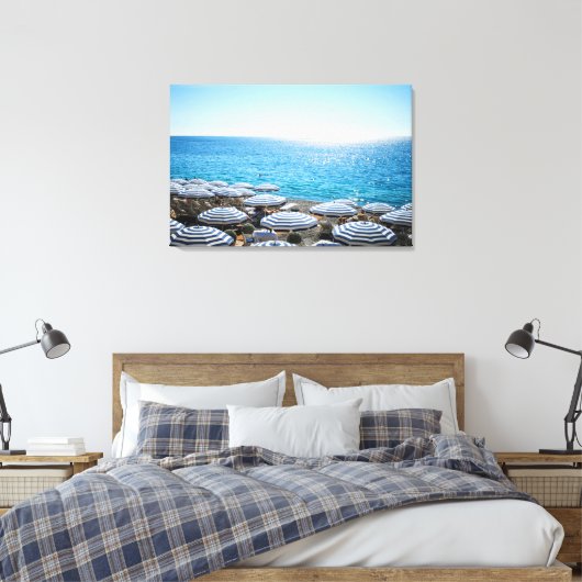 Kustlijn | Frans Riviera, Nice Frankrijk Canvas Afdruk (Insitu (Slaapkamer))