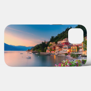 Kustlijn   Varenna, Lombardije, Italië iPhone 13 Hoesje