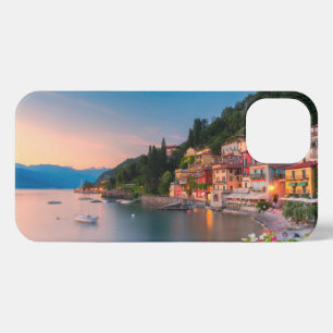 Kustlijn   Varenna, Lombardije, Italië iPhone 13 Hoesje