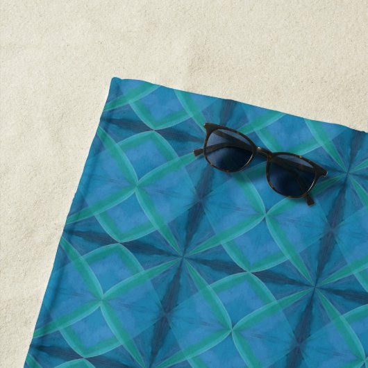 Kuststrand met zoutgolven op zwart strandlaken (In situ)