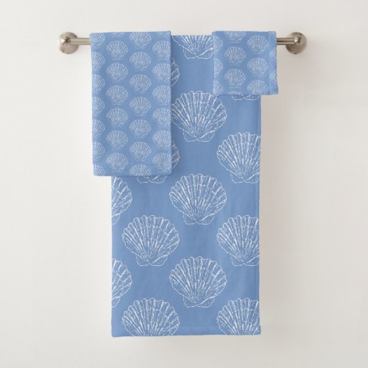 Kustwitte schelp schelpen op blauw bad handdoek (Insitu)