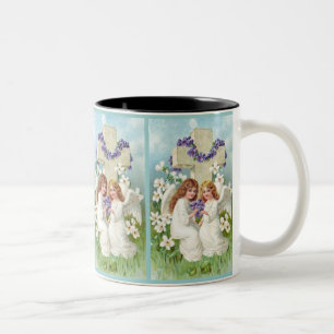 Kute Angels met kruis en bloemen. Tweekleurige Koffiemok