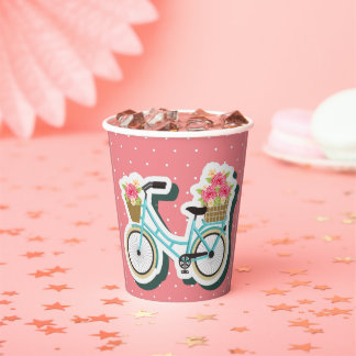 Kute  bike met bloemen en poolpunten papieren bekers