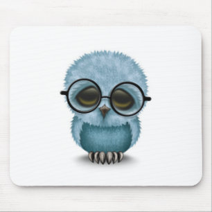 Kute Blue Baby Owl Wearing Glasses on White Muismat