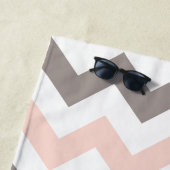 Kute Blush Roze Gray Chevron Pattern Beach Towel Strandlaken (In situ)