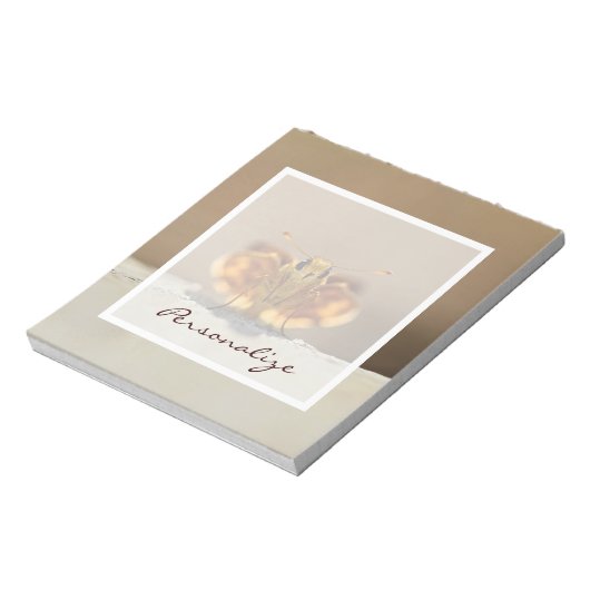 Kute bruine vlinder met naam notitieblok (Gedraaid)