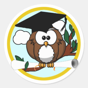 Kute Cartoon Afstuderen Owl with Pet & diploma Ronde Sticker