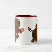 Kute Cartoon die de Mok van wilde zwijnen omheet (Center)