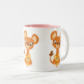 Kute Cartoon moeder leunt op verkliksel Tweekleurige Koffiemok (Voorkant rechts)