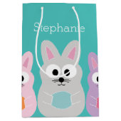 Kute Cartoon paashaas met aangepaste naam Medium Cadeauzakje (Voorkant)
