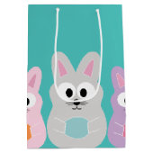 Kute Cartoon paashaas met aangepaste naam Medium Cadeauzakje (Achterkant)