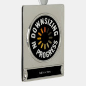 Kute downsizing in de kerstavond in Progress Verzilverd Banner Ornament (Rechts)