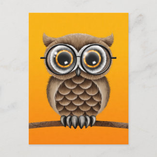 Kute fluffy Brown Owl met leesbril, geel Briefkaart