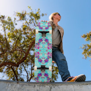 Kute Girly Paars Flower Pattern op Aqua Blue Skateboard