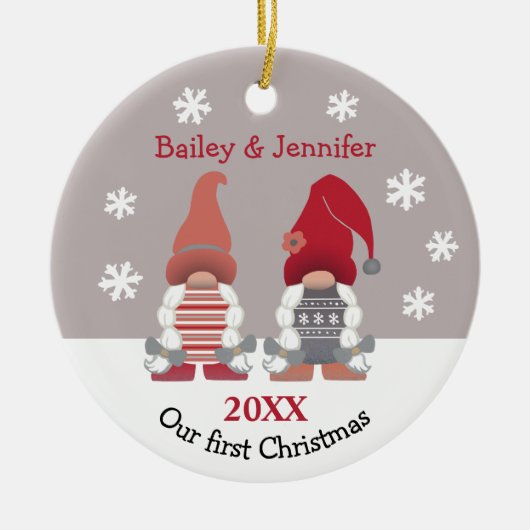 Kute Gnomen Ons eerste kerstrood roze grijs Keramisch Ornament (Voorkant)