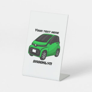 Kute groene micromaatwagen reclamebord met voetstuk