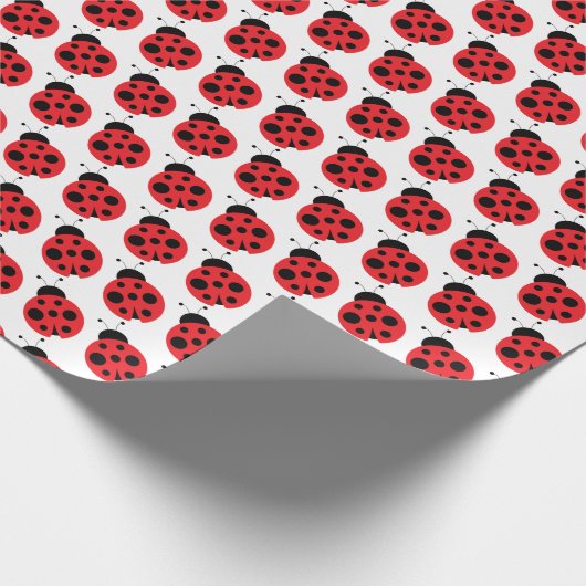 Kute Little Ladybug Wrapping Paper Cadeaupapier (Hoek)
