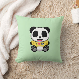 Kute Little Panda in Yellow T shirt op Green Kussen