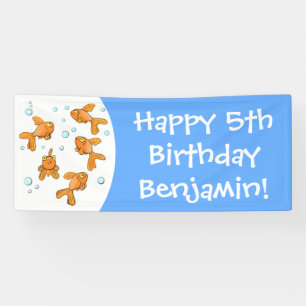 Kute oranje goudvis op blauwe cartoon illustratie spandoek