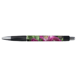 Kute paarse tulpen in de tuin pen
