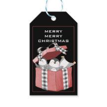 Kute pinguïns in de rode kersttas