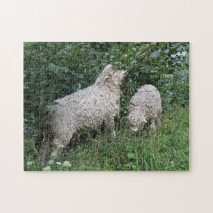 Kute Sheep Eating Leaves Puzzle Legpuzzel