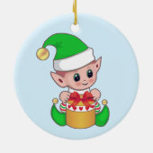 Kute trendy kerstelf op lichtblauw blauw keramisch ornament (Achterkant)