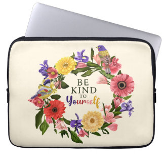 Kute wees aardig voor jezelf, van Floral Quote Laptop Sleeve