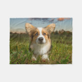 Kutest Baby Animals | Corgi in Cloudy Yard Fleece Deken (Voorkant (Horizontaal))