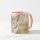 Kutest Baby Animals | Tabby Kitten Rainbow Scarf Mok (Voorkant rechts)