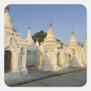 Kuthodaw Pagoda in Mandalay, bekend als de Vierkante Sticker