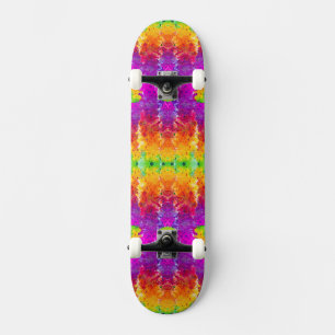 Kutkleurige abstracte spleetverf skateboard
