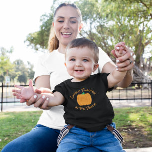 Kutste pompoen in de T-shirt van de pleister