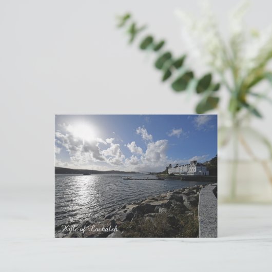 Kyle of Lochalsh in Schotland die naar Skye kijkt Feestdagenkaart (Staand voorkant)