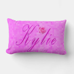 Kylie Name Logo op Roze Kussen