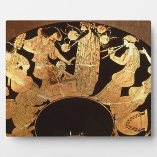 Kylix van het Attische rode cijfer dat Dionysus en Fotoplaat