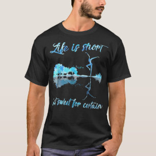 L Leven Is Kort Maar Lief Voor Een Bepaalde Gitaar T-shirt