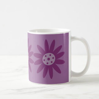 La bande dessinée pourpre géniale fleurit la tasse