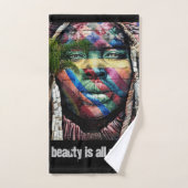 La beauté est présente dans toutes les couleurs (Serviette à main)