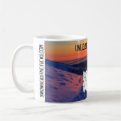 La bête de neige passe en revue la tasse de café (Gauche)